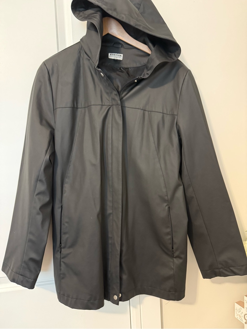 Giacca a Gallery Company Women’s Hooded Black Raincoat Jacket size Medium
